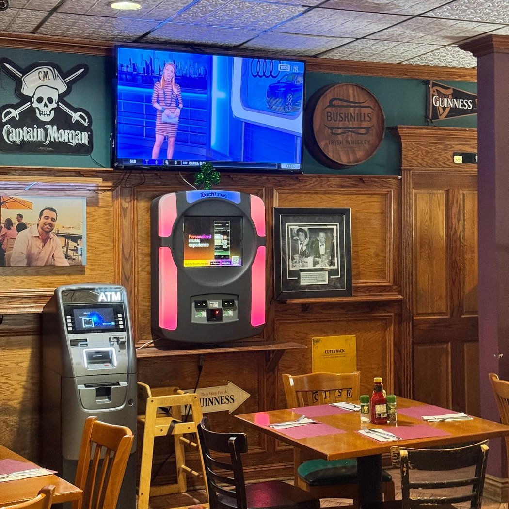 Irish Eyes Pub 3