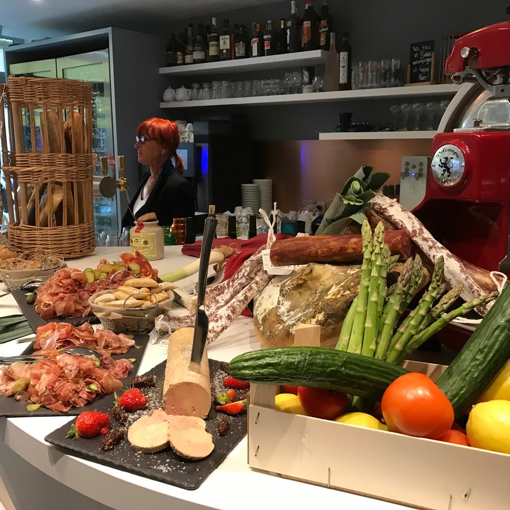 le café des JACOBINS | Cuisine de bistrot – Esprit canaille – Rue Saint-Malo 2