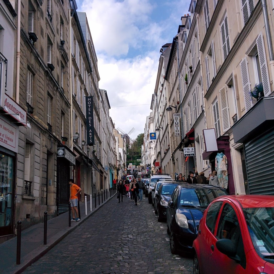 Rue Tholozé 1
