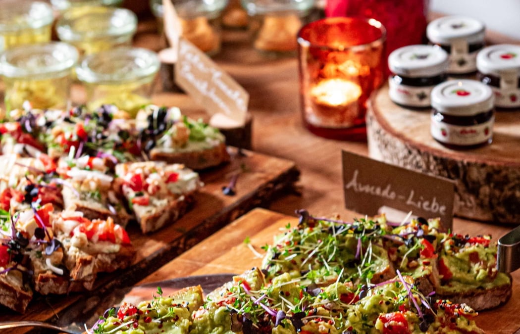 ALL YOU CAN BRUNCH x BOTTOMLESS BUBBLES
