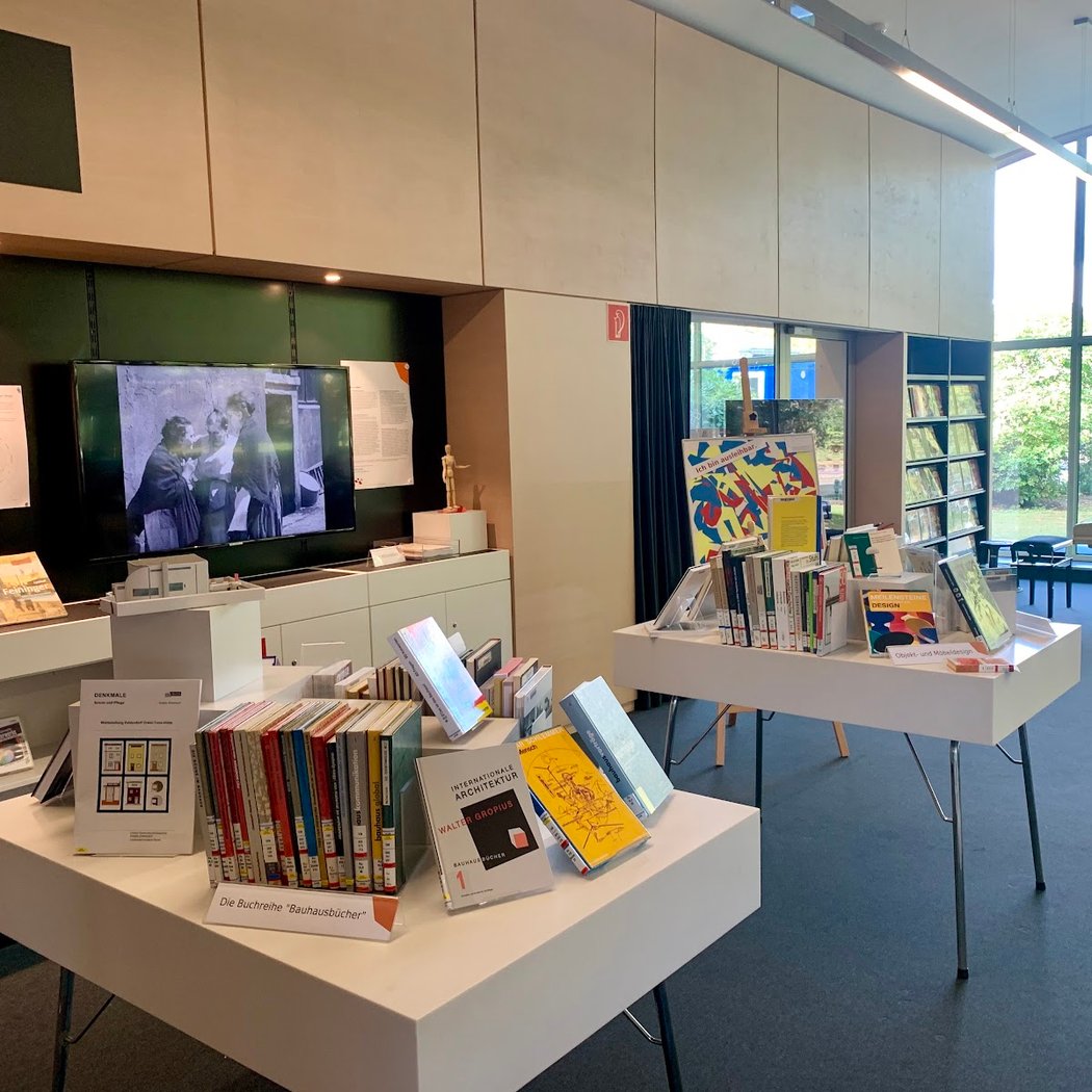 America Memorial Library 1