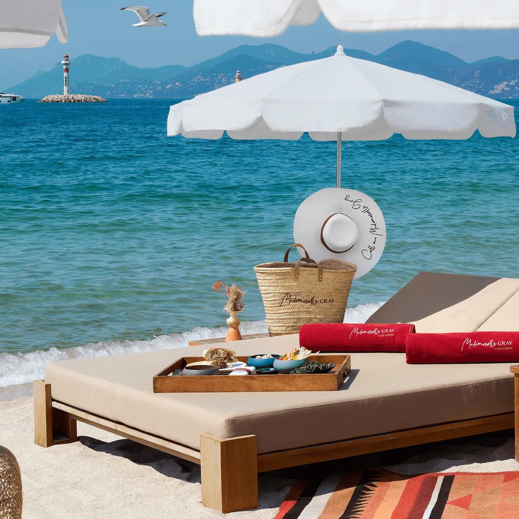 Mademoiselle Gray Plage Barrière 1