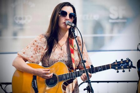 Lisa Marie Johnston Trio acoustic folk 1
