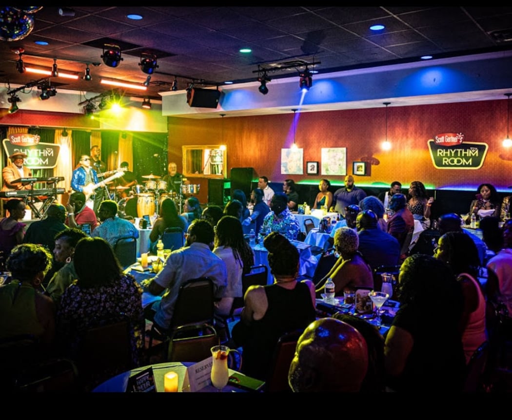 Live Music Night - EATS BEATS & JAZZ (FREE PARKING)
