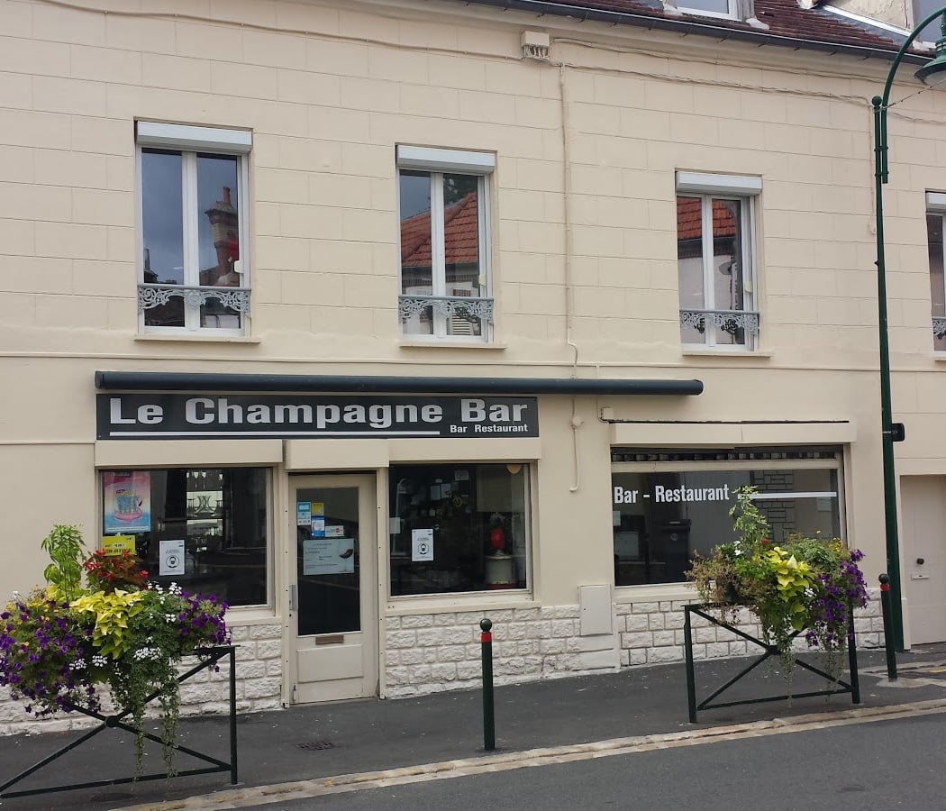 Le Champagne Sur Seine Bar 2