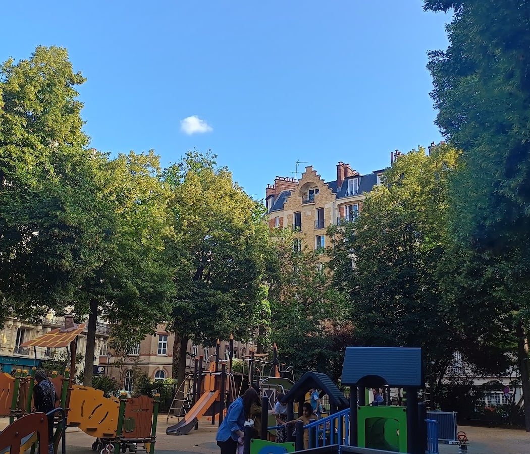 Children area of Trousseau's Square 1