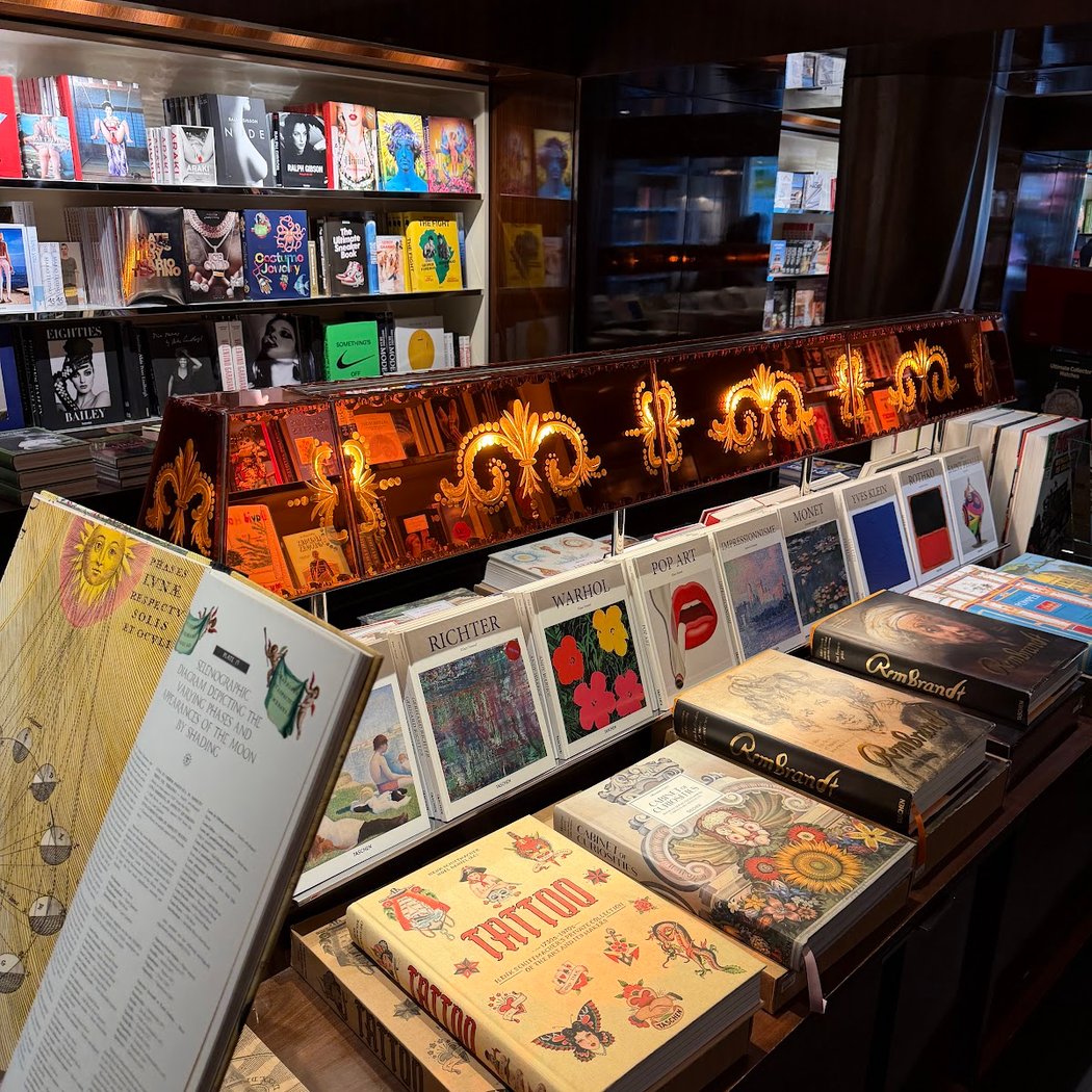 TASCHEN Store Paris 5