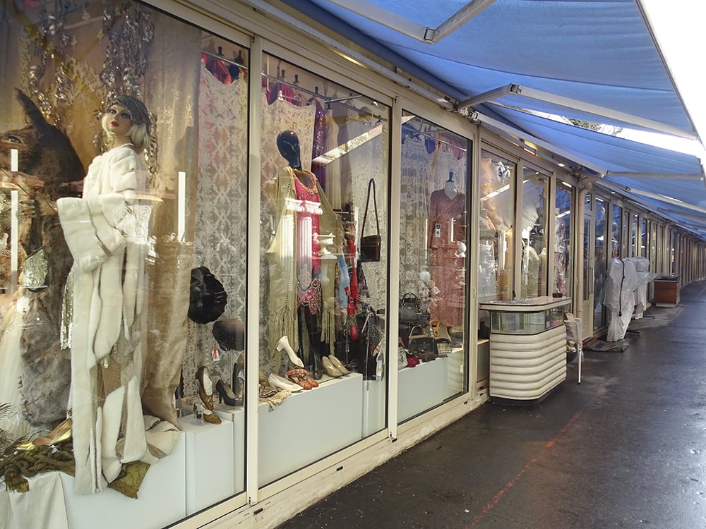 Chez Sarah "Vêtements & Accessoires Anciens et de Luxe" 2