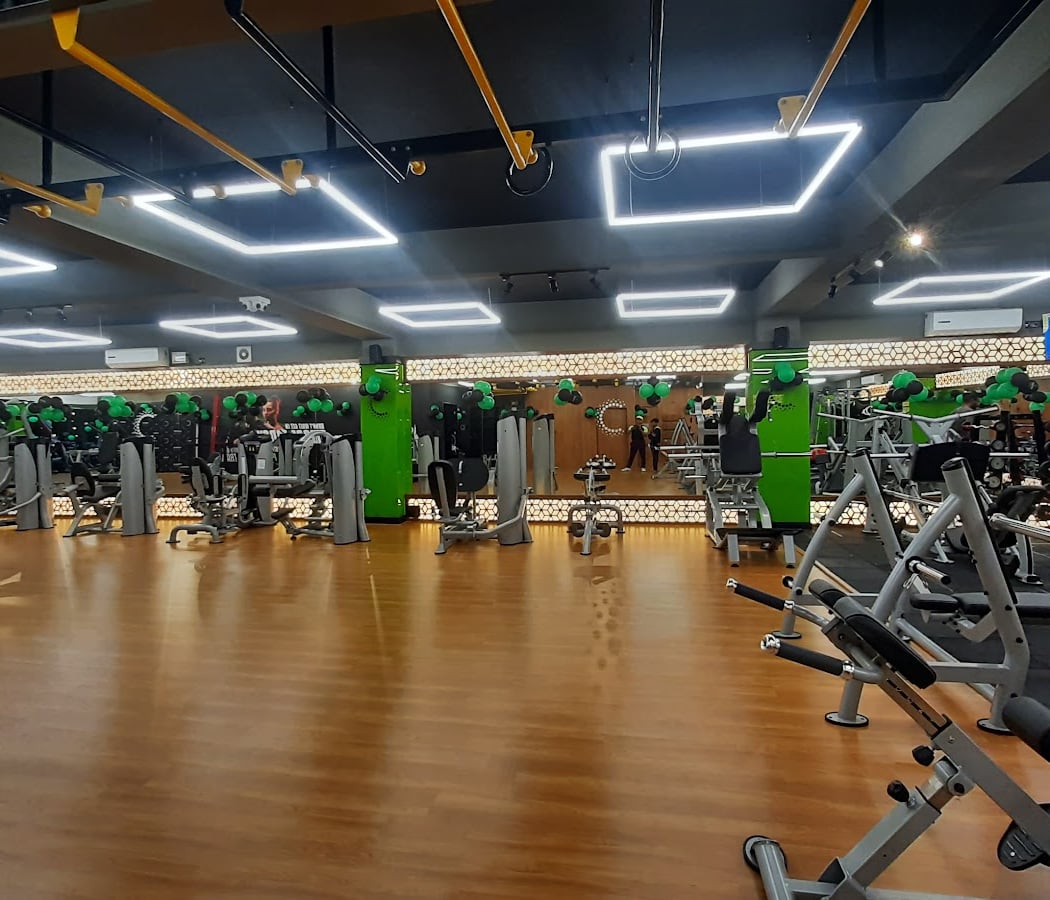 ICONIC FITNESS KORAMANGALA 7th Block - Largest fitness chain in Bangalore | Best Rated | Unisex Fitness Centers | Gx Studios 2