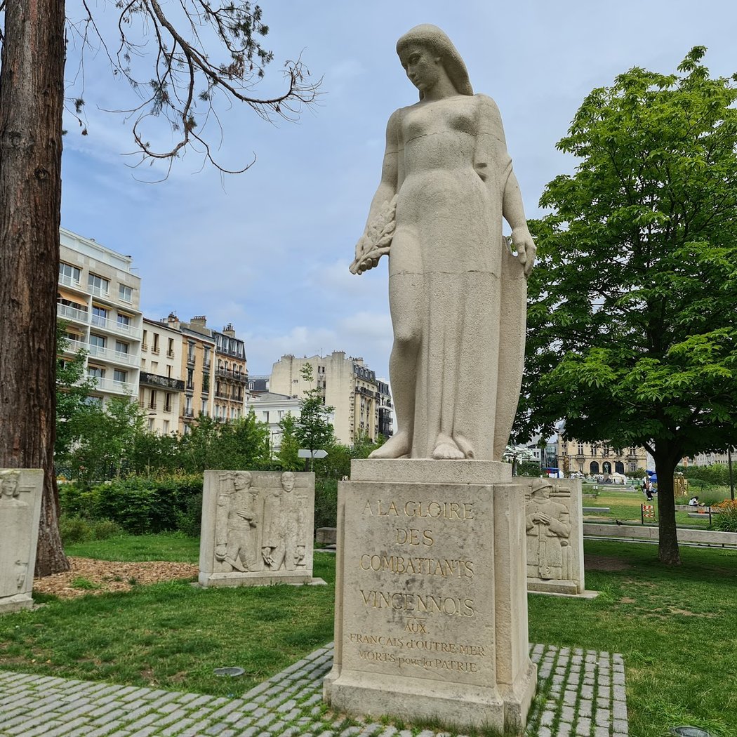 Monument aux Morts de Vincennes - Place Jean Jaures 1