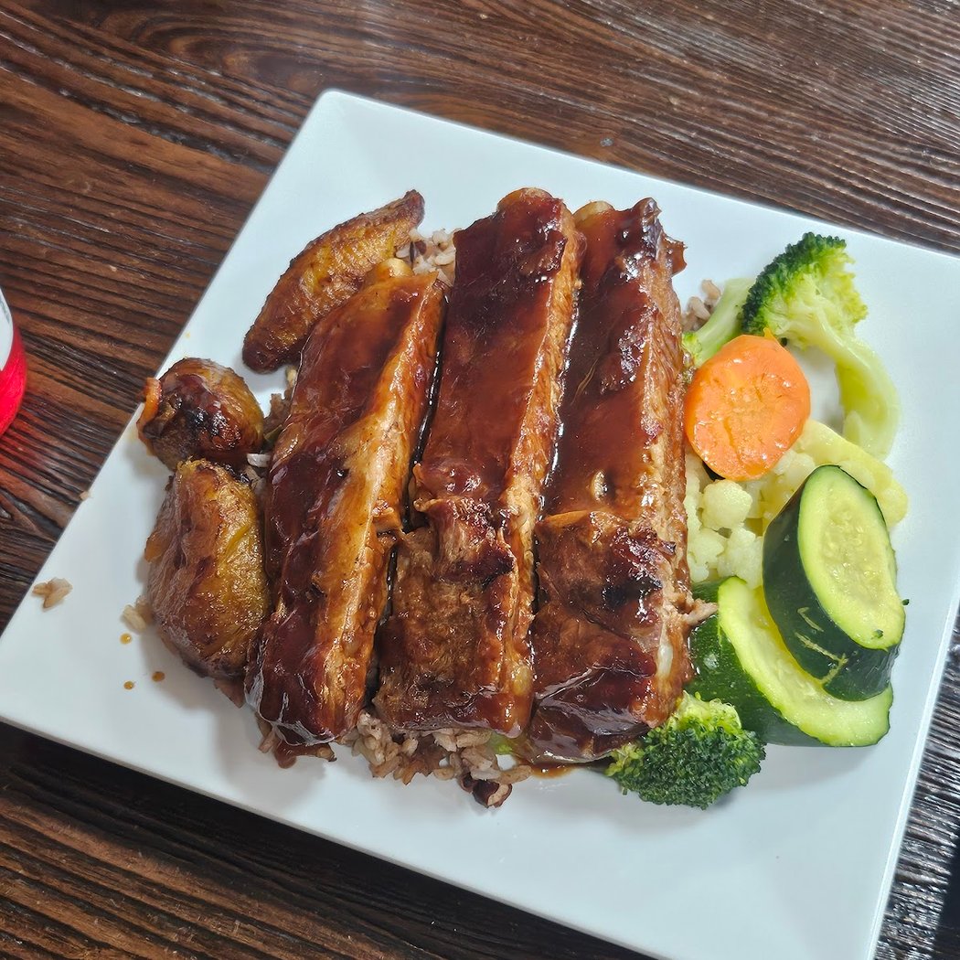 Junction Seafood Restaurant / Fast & Fresh Comida Típica 1