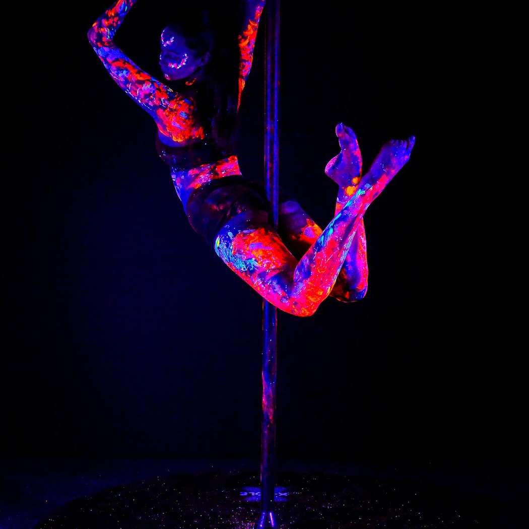Flying Harmony Pole Dance 04 1