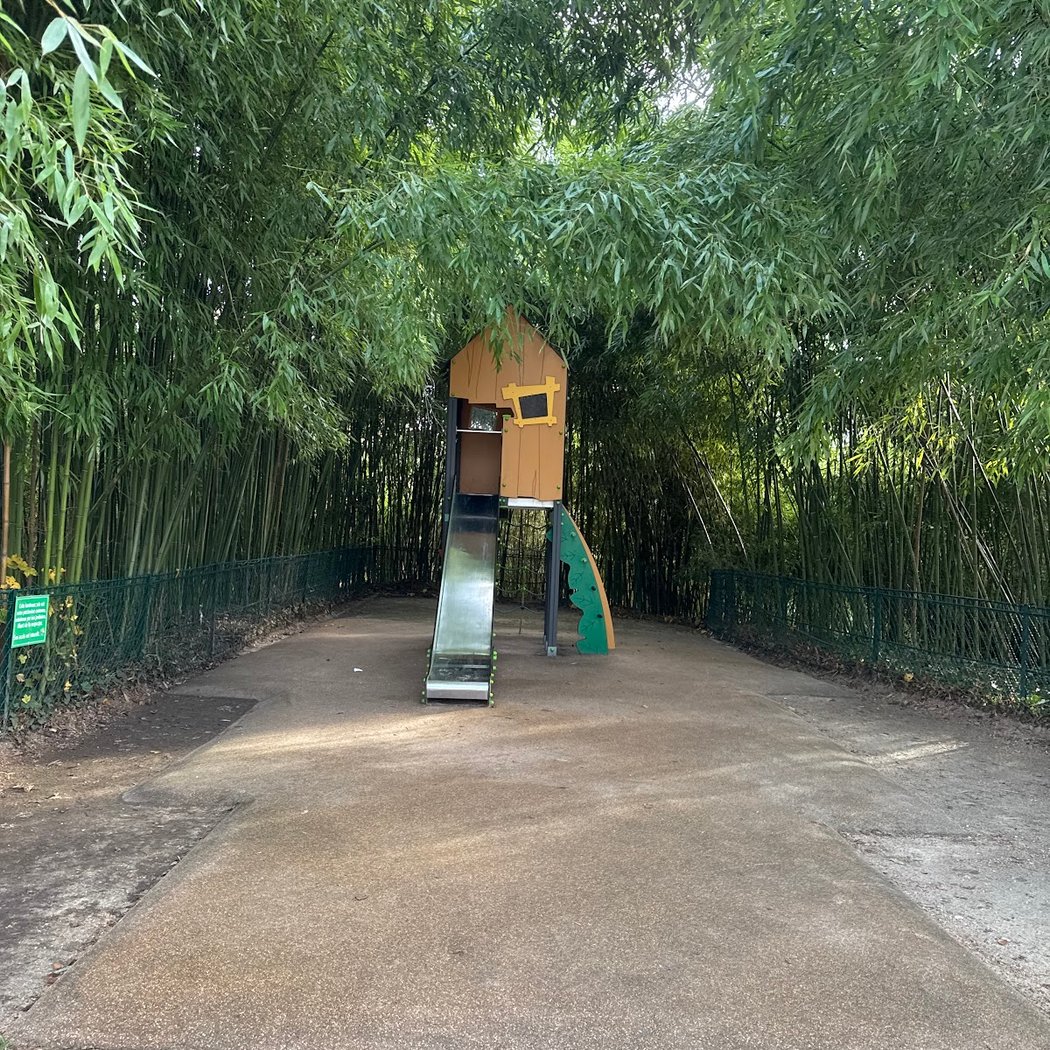 Aire de jeux des moyens du parc Raspail 1
