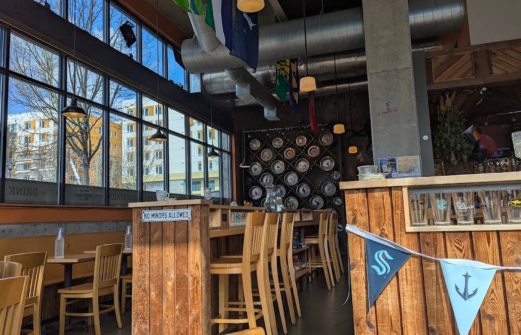 Watershed Pub & Kitchen 3