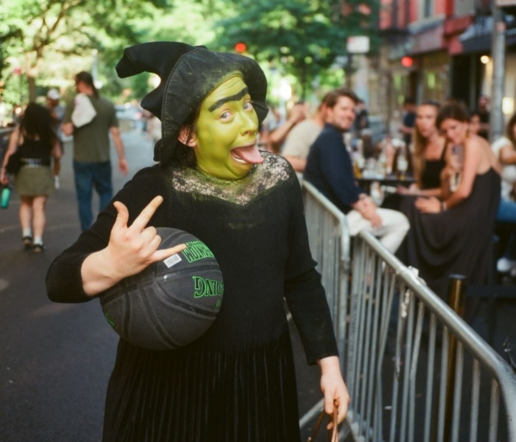 DeliaDelia! The Flat-Chested Witch! 1