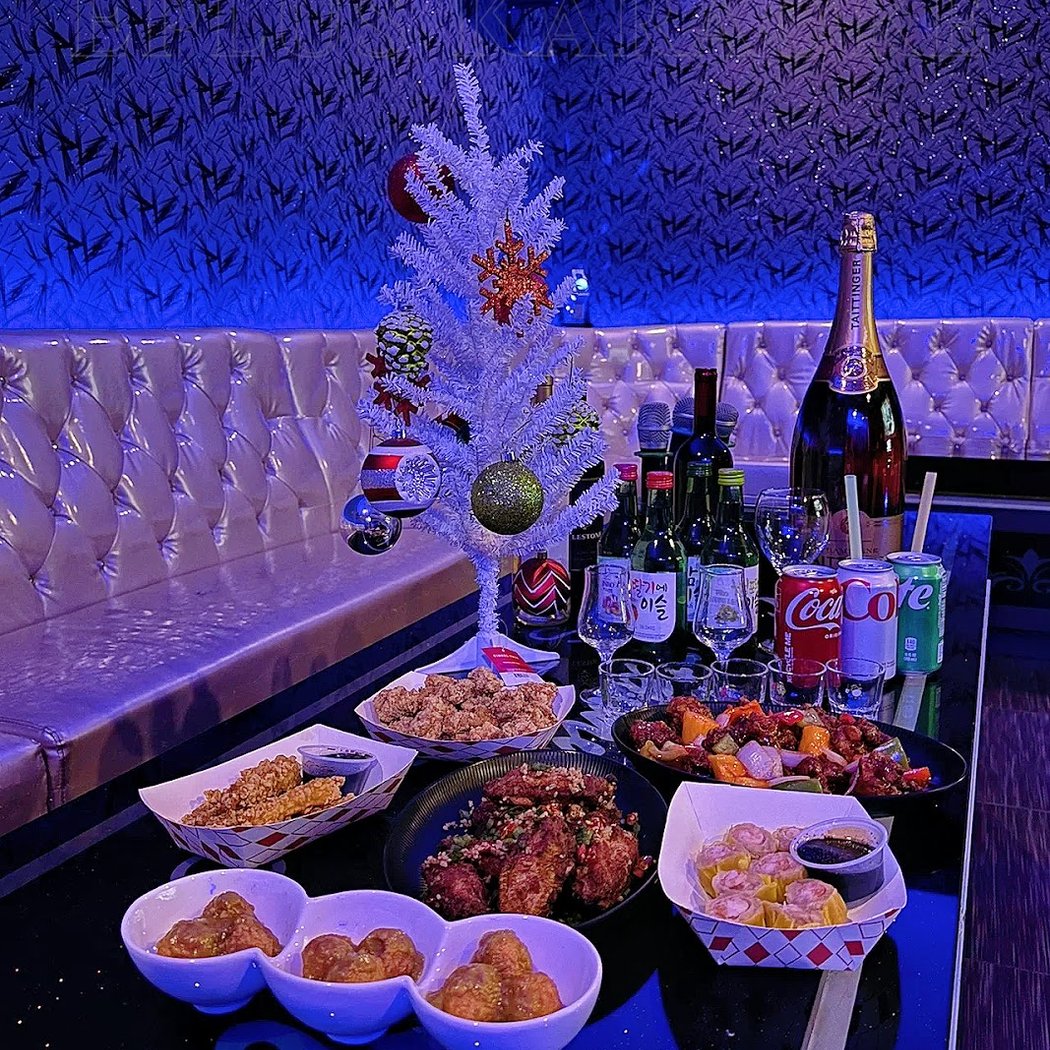 E PLUS STUDIO Karaoke & Asian Bistro 1