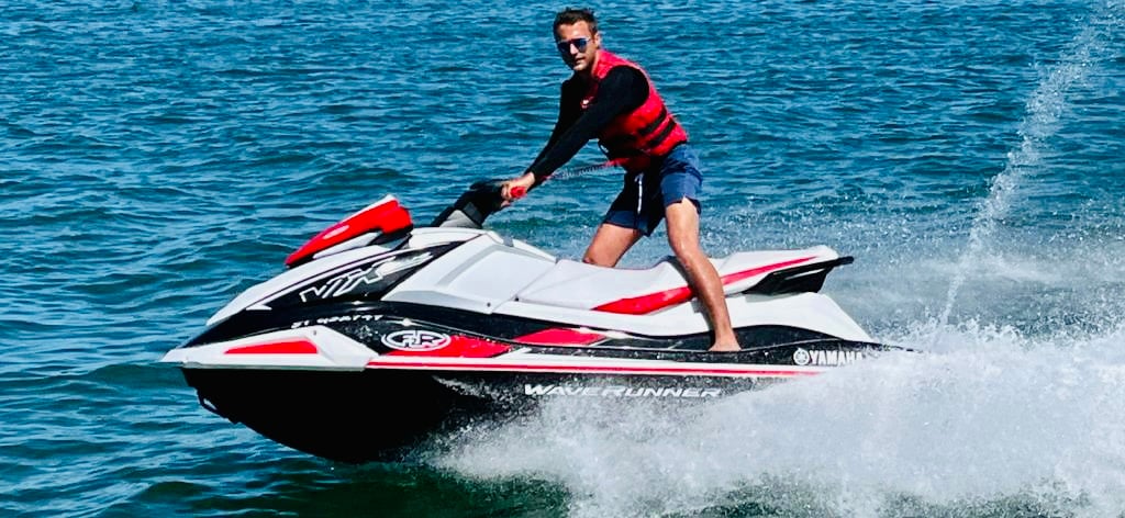 Deauville Watersports - Jet ski, croisière en zodiac, bouée tractée 1