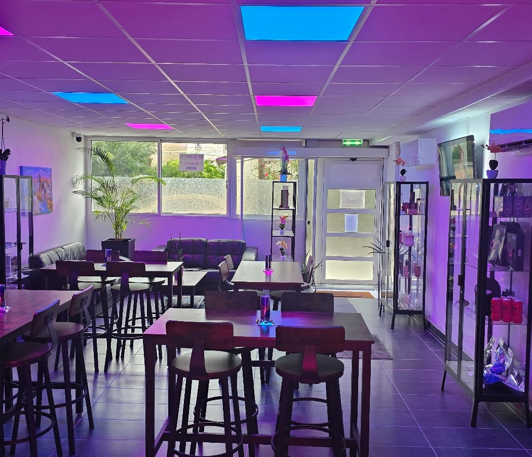 Le Glory's - Bar Gloryholes, Labyrinthe, Ciné, Cabines, Loveshop, rencontres 1