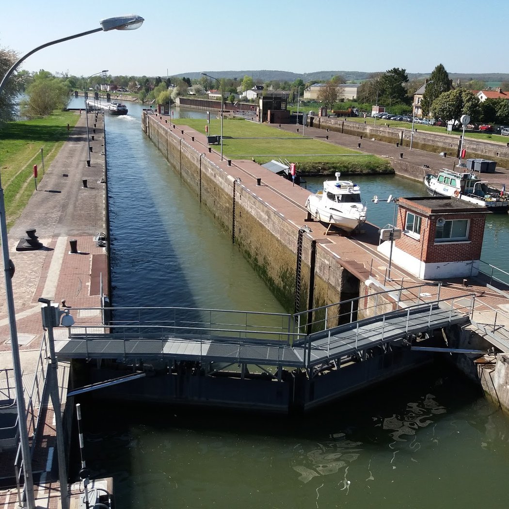 La Guinguette Des Ecluses 3