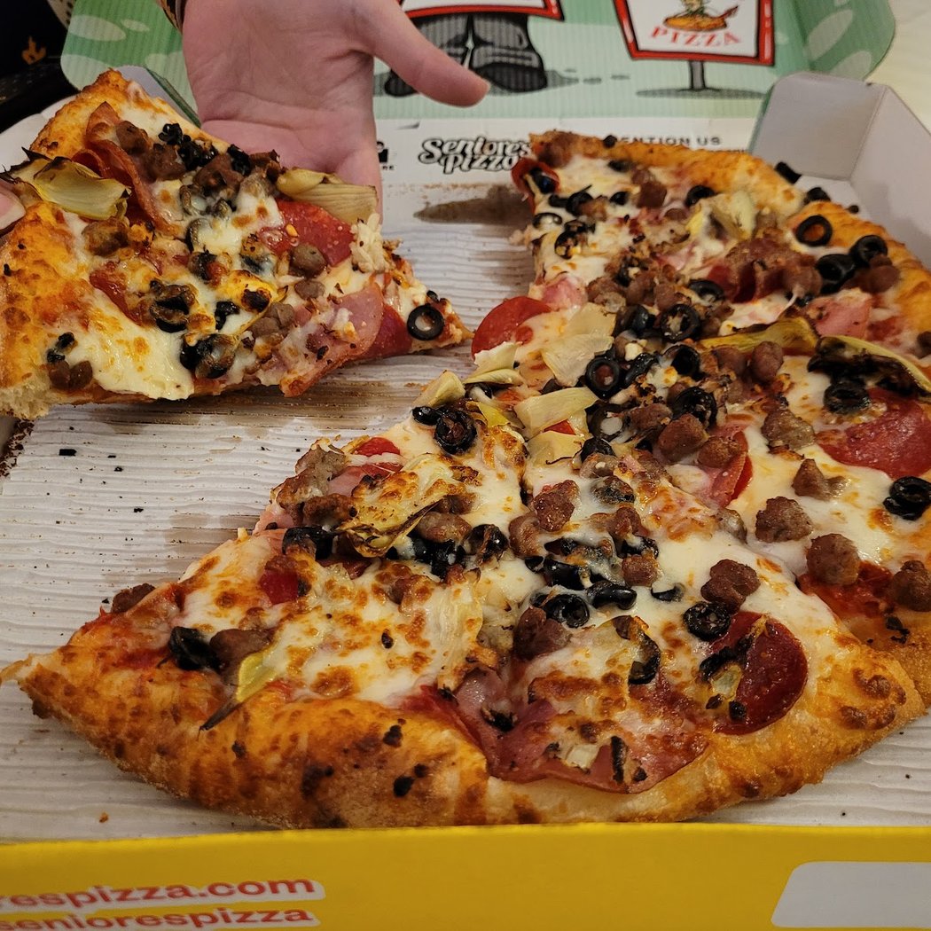 Seniore's Pizza 1