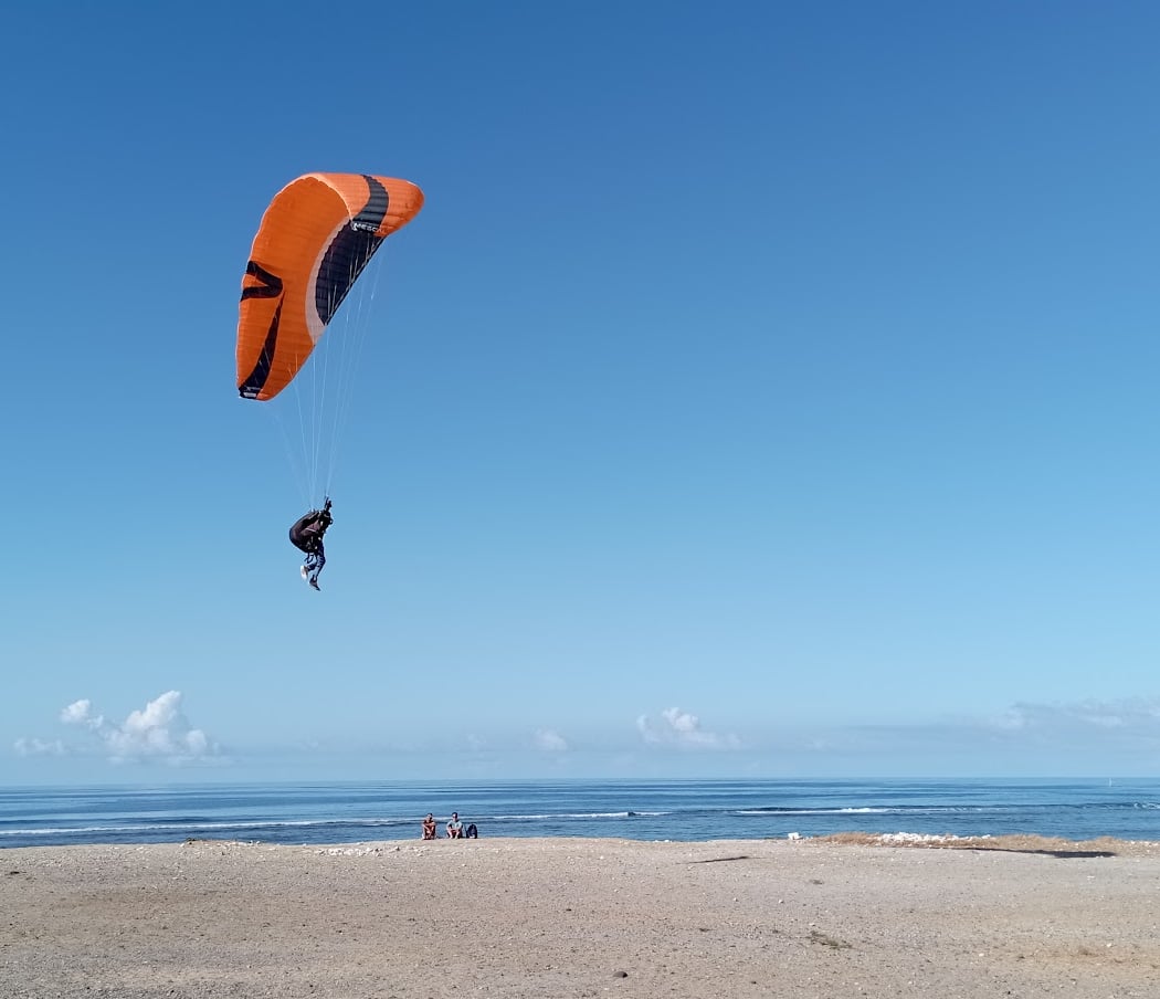Bourbon paragliding meeting. Paragliding in Saint-Leu. 3
