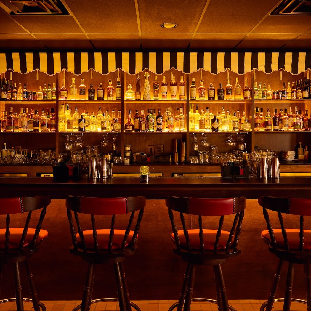 Fox's Lounge 5