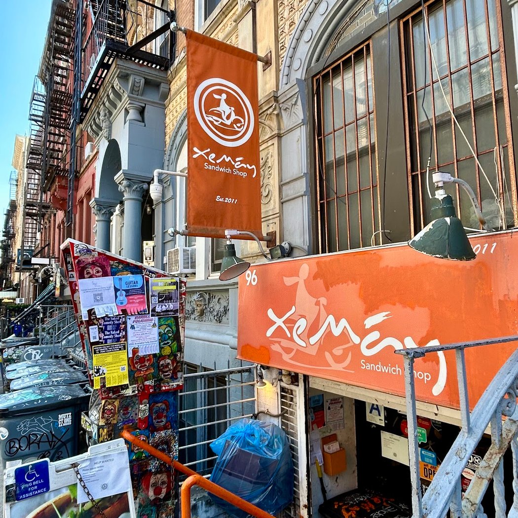 Xe May Sandwich Shop 2