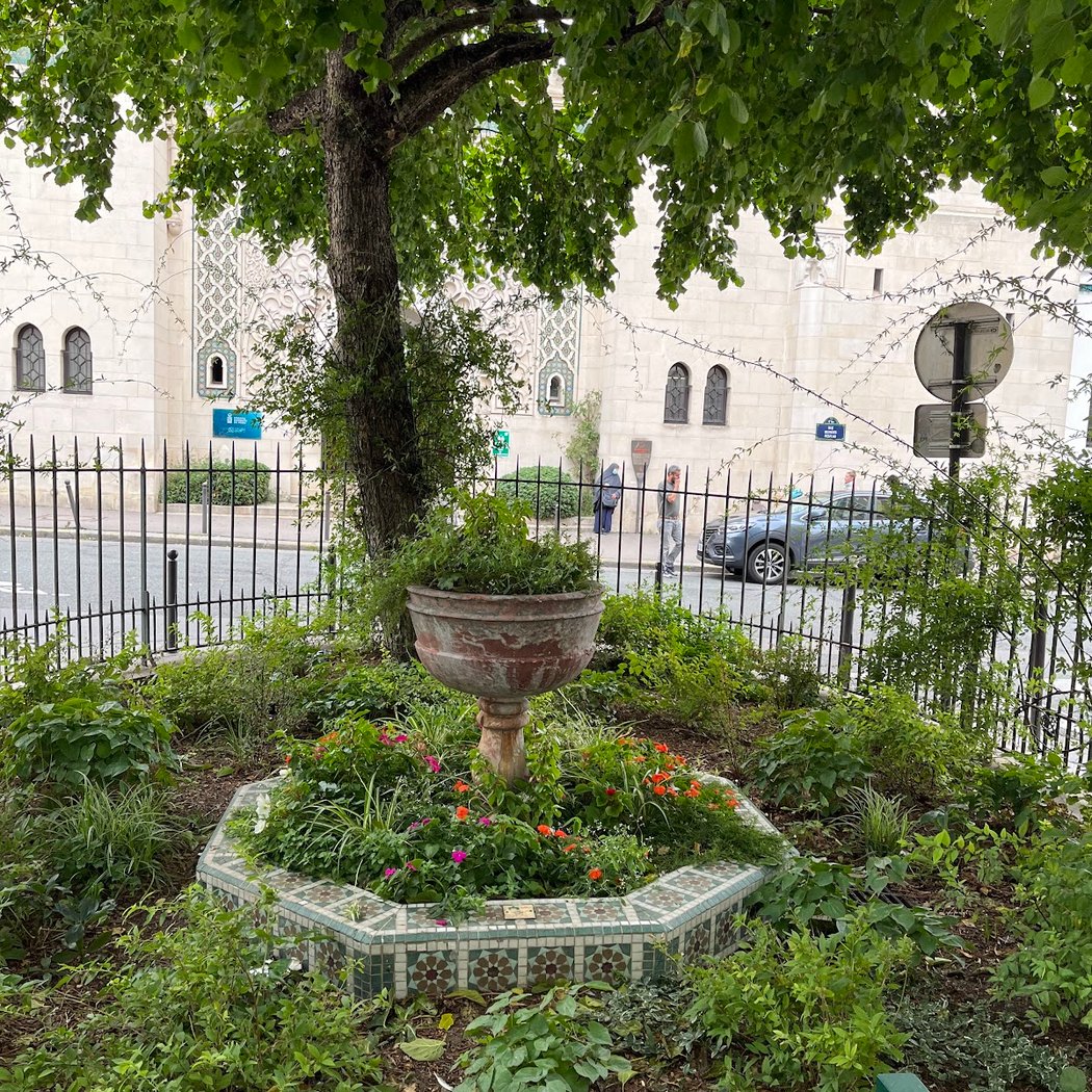 Square Robert Montagne 1