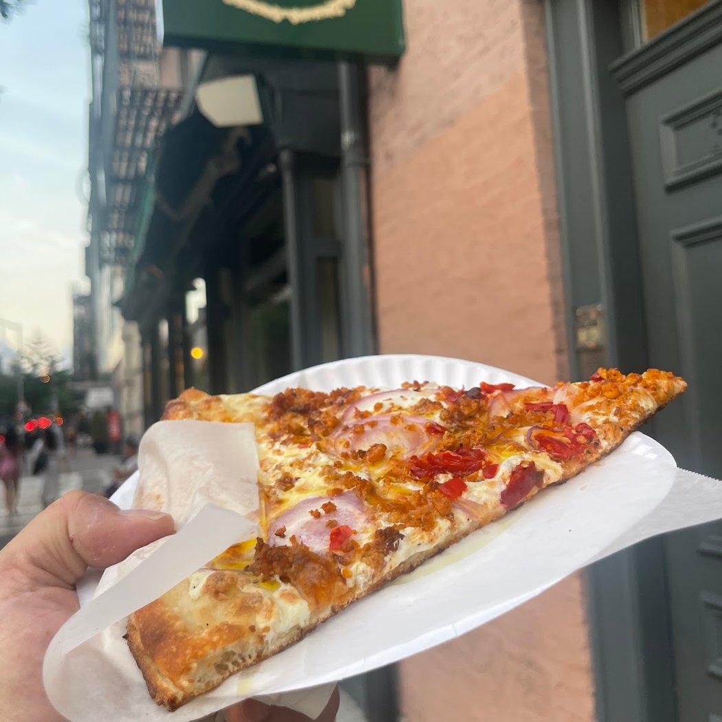 Lucia Pizza 4