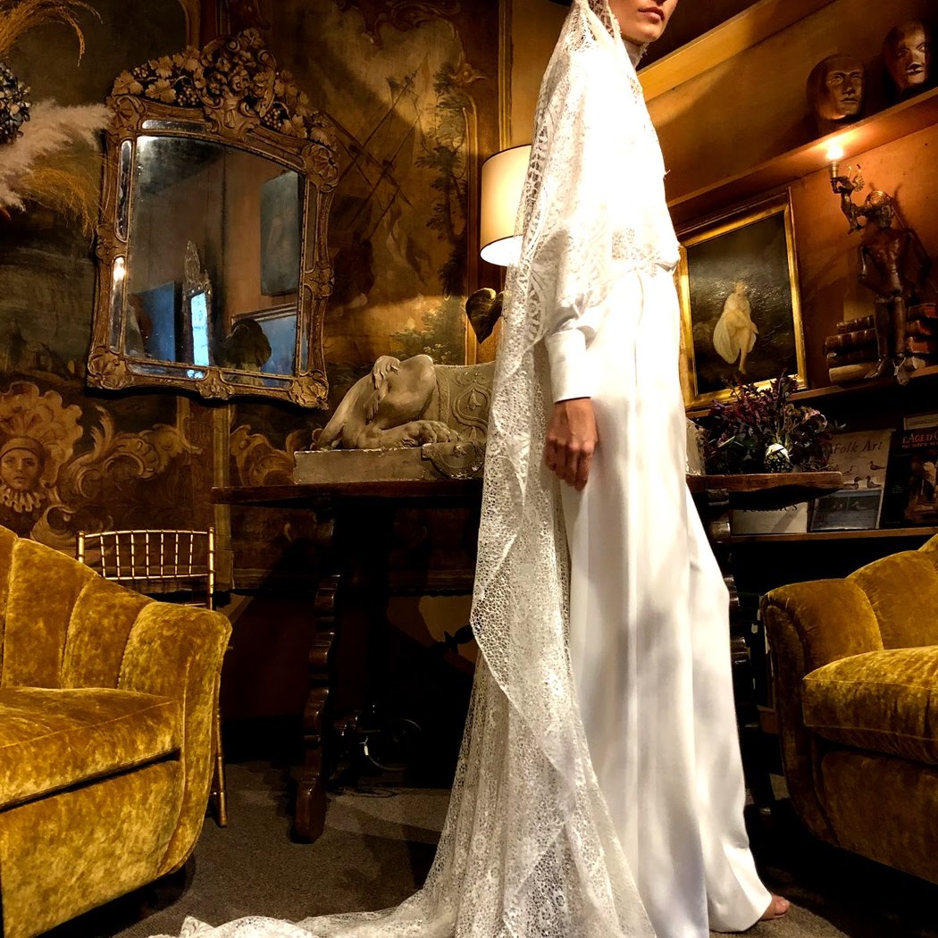 Yveline Antiques 1