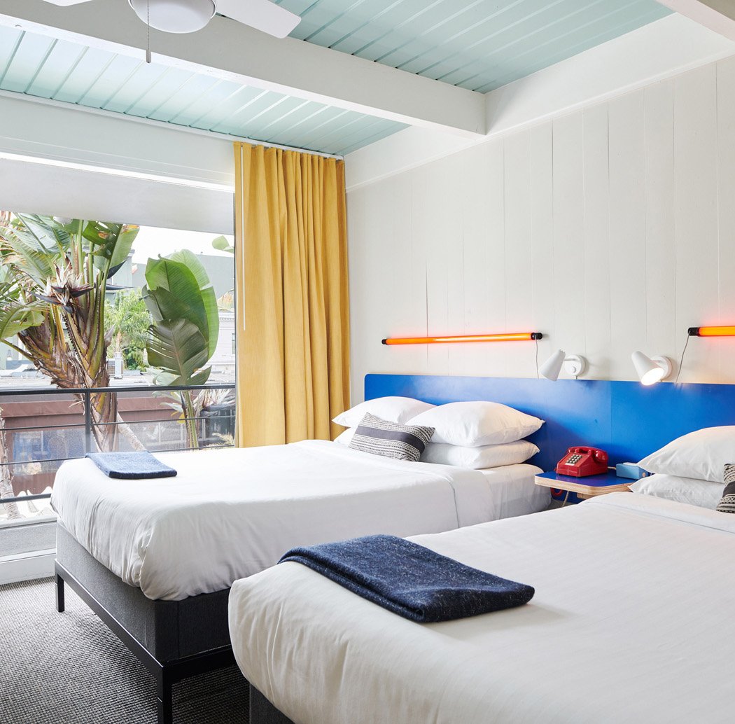 Phoenix Hotel 4