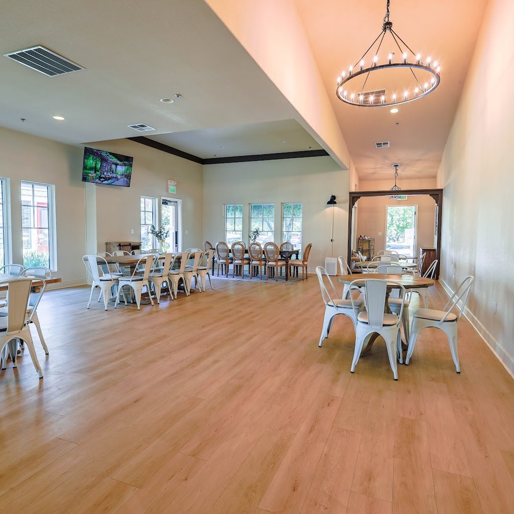 Hello Monday – Coworking at GMM Brentwood 2