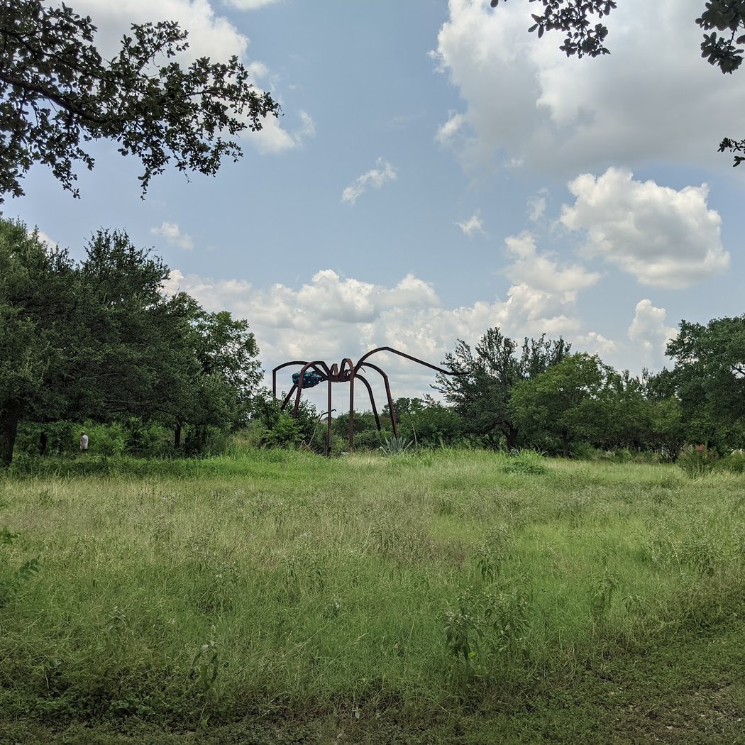 giant spider sculpture 3