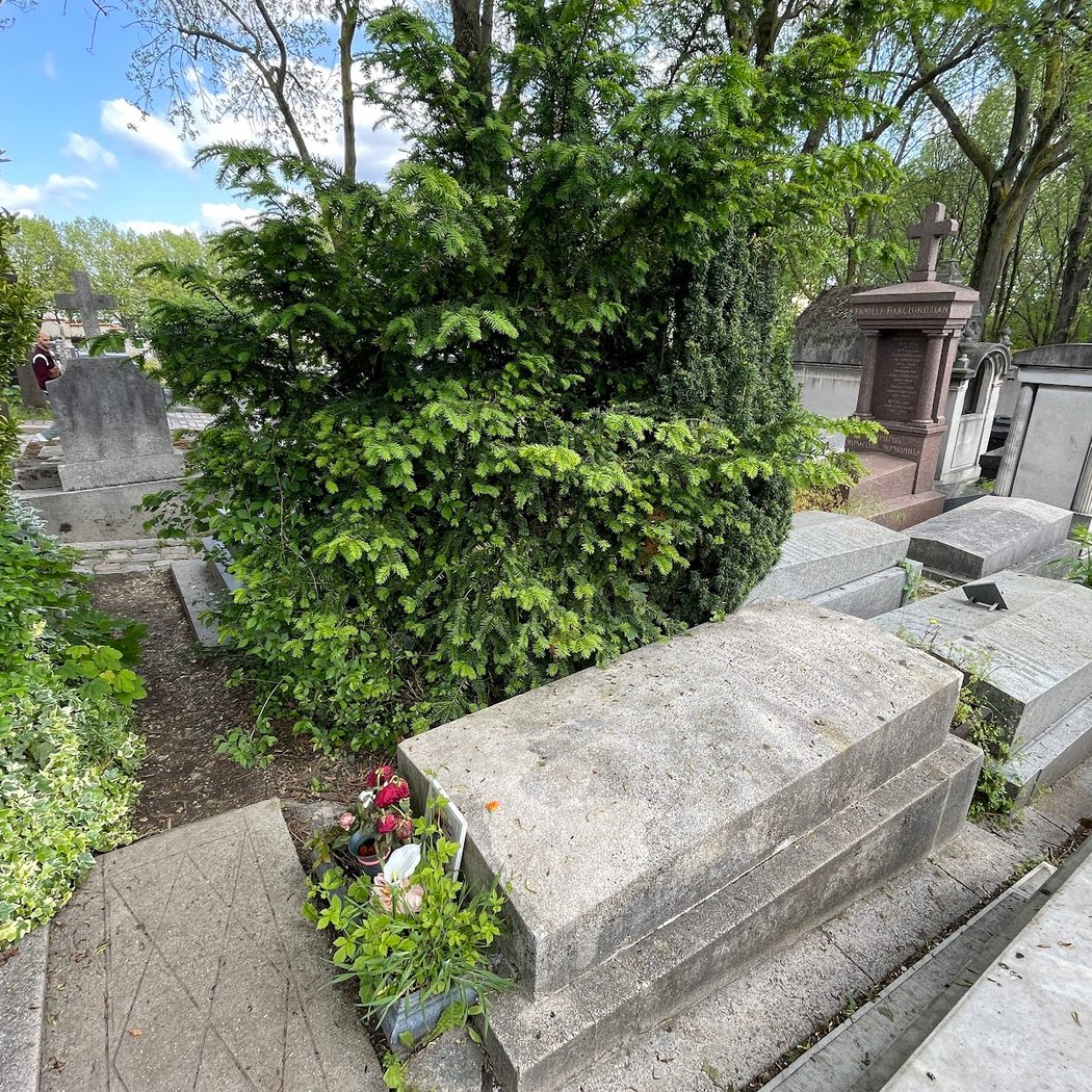 Tomb of Amedeo Modigliani 2