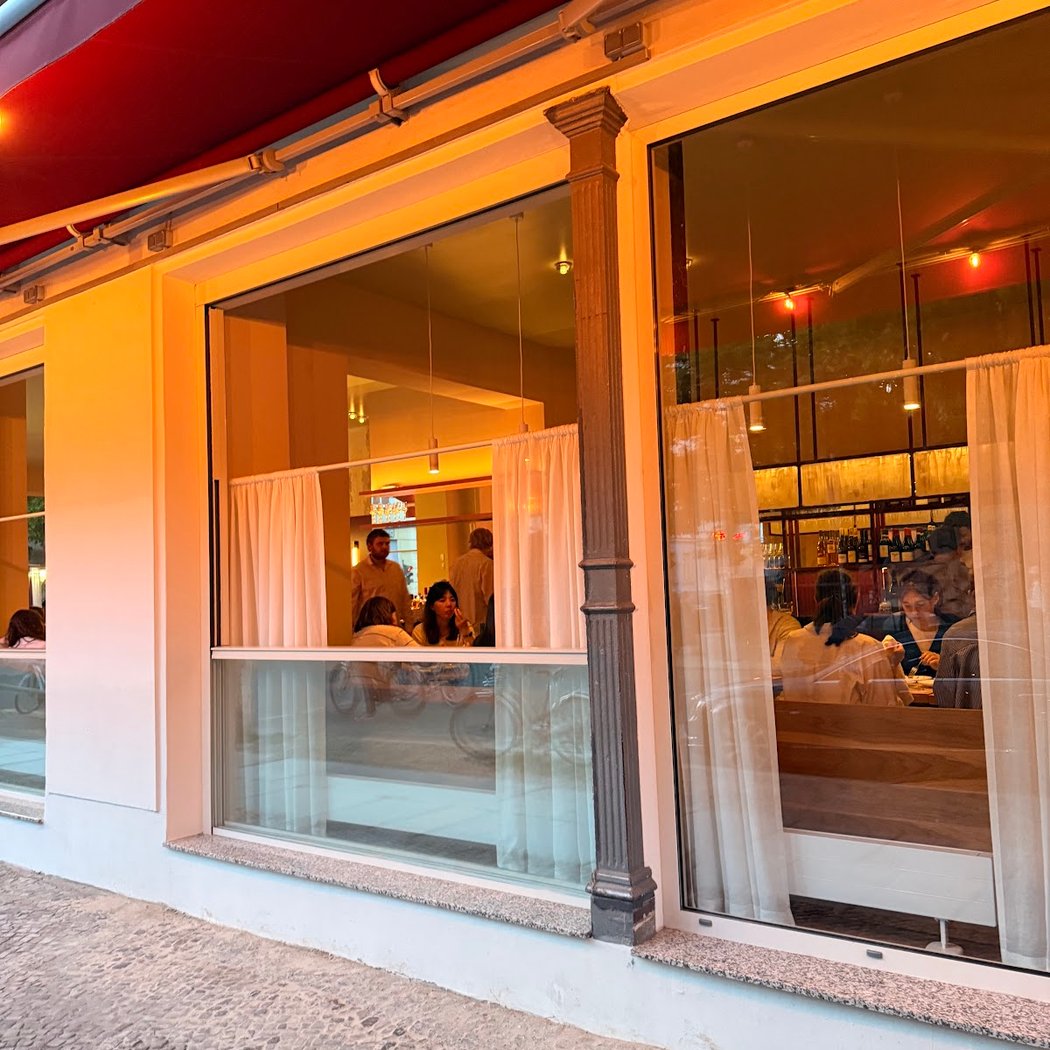 Almi Bistro 2