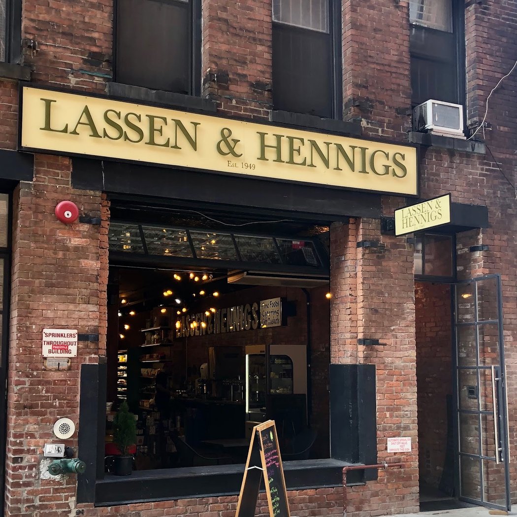 Lassen & Hennigs 2