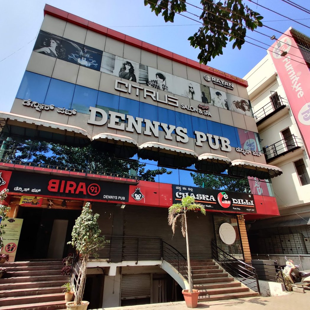 Denny's Pub 3