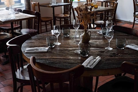 Candide, Restaurant 3