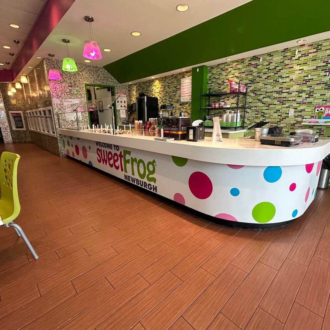 sweetFrog Frozen Yogurt 3