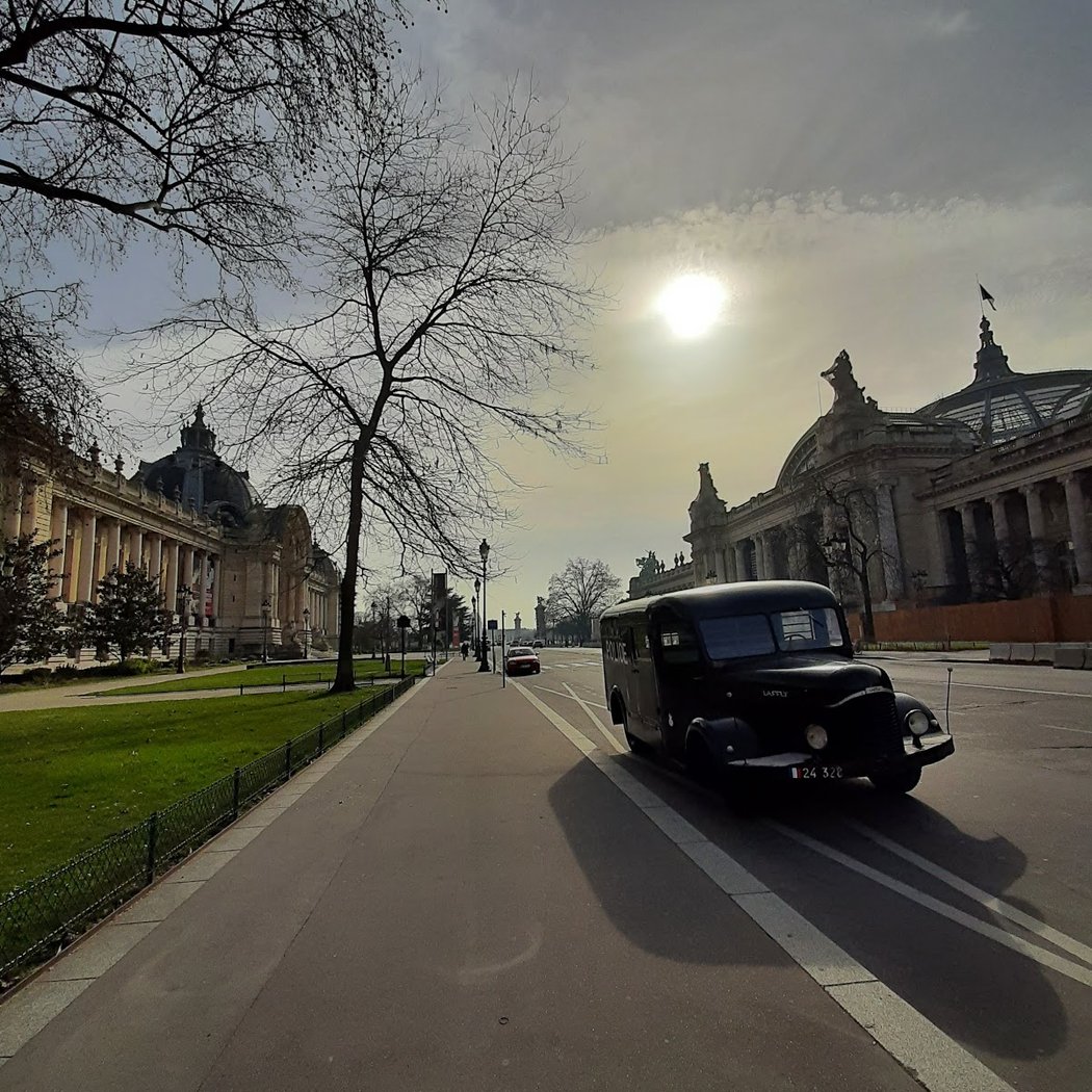 Marvel at Petit Palais' Architecture 3
