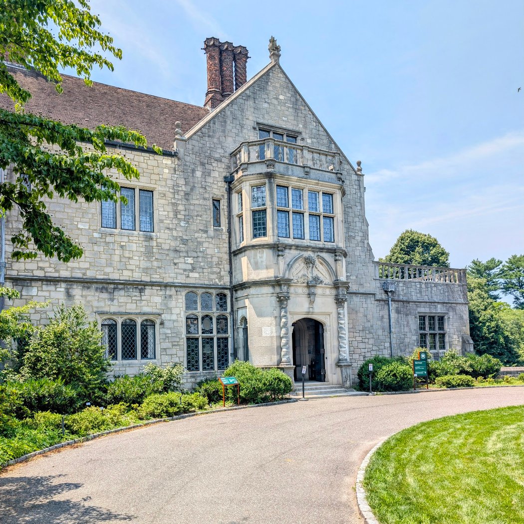 Guided Tour of Coe Hall 3