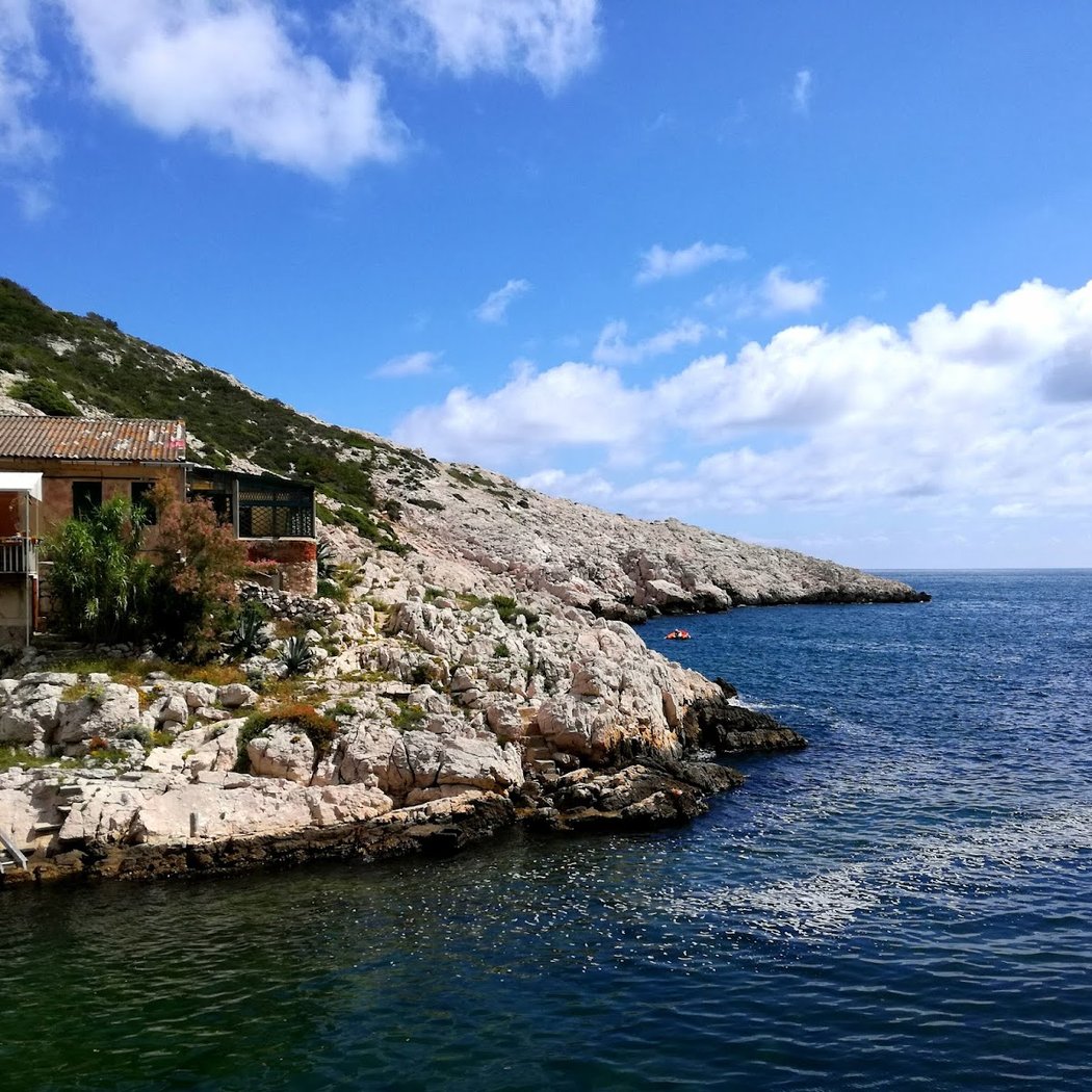 Opération de dépollution avec Clean My Calanques 2