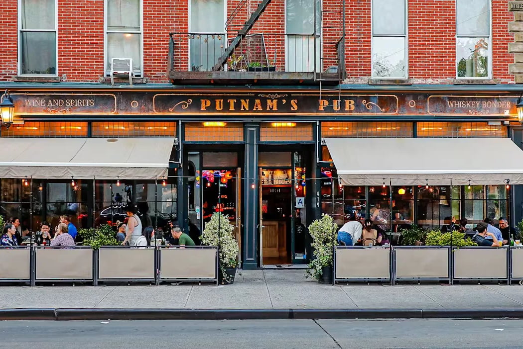 Putnam's Pub & Cooker 1