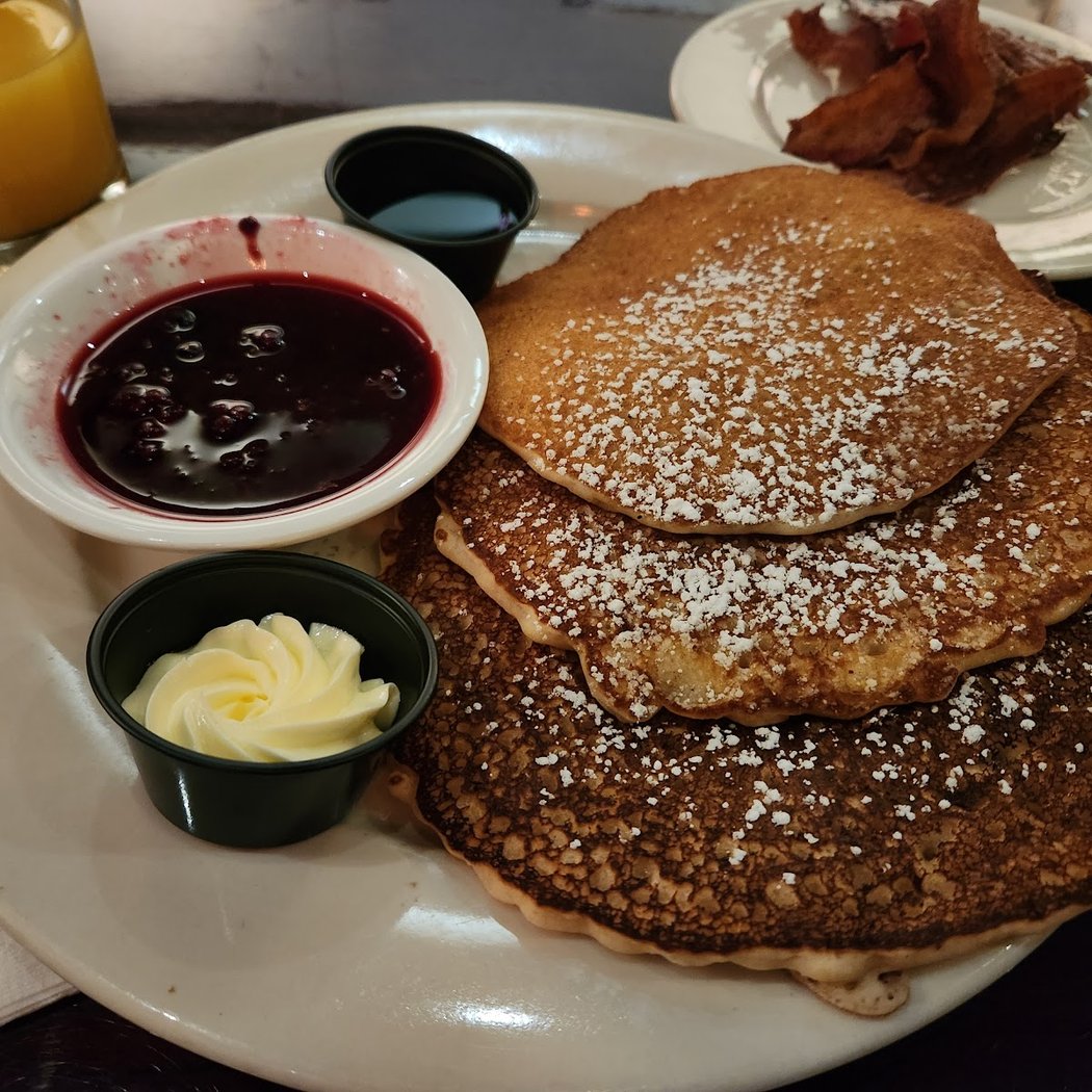 Sunday Brunch with The Edukated Fleas – Salon Stage 5