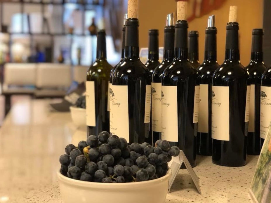 Oak Tree Winery Tasting Lounge 3