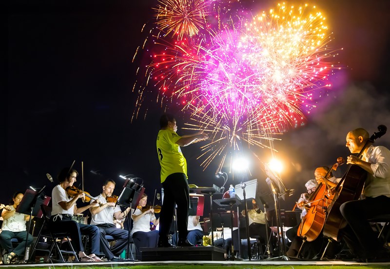 Fireworks with the Phil 2