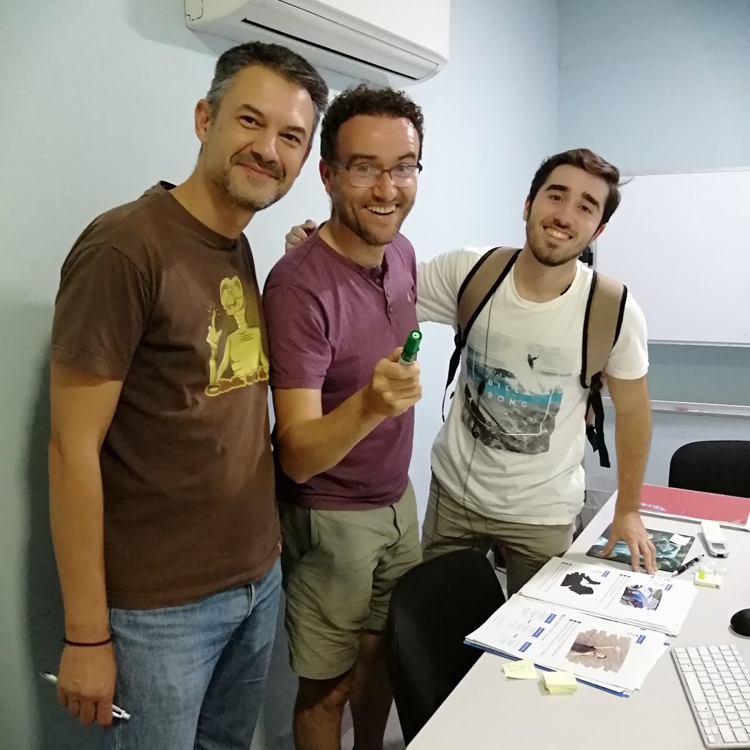 THE ENGLISH HUB - English Speakers 2