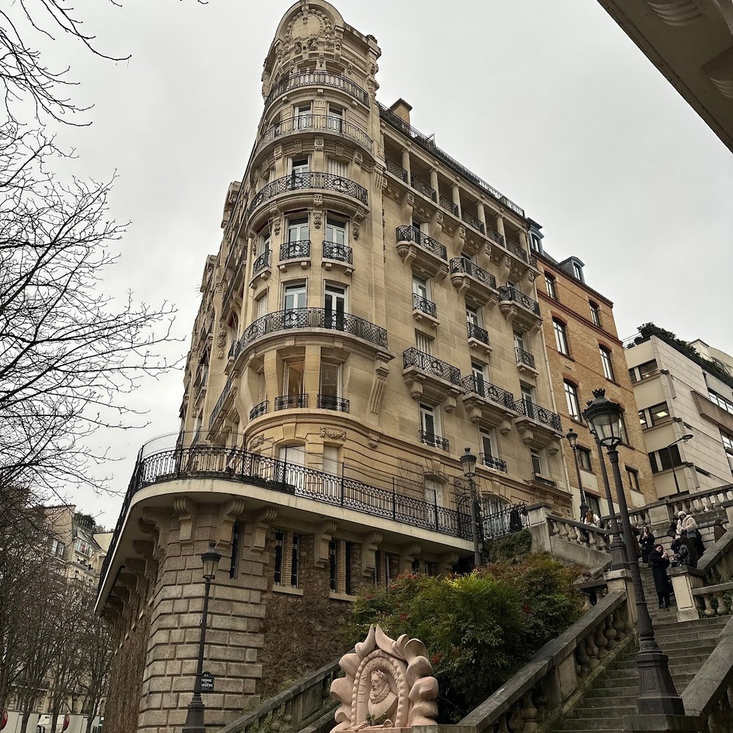Luís de Camões Monument 3