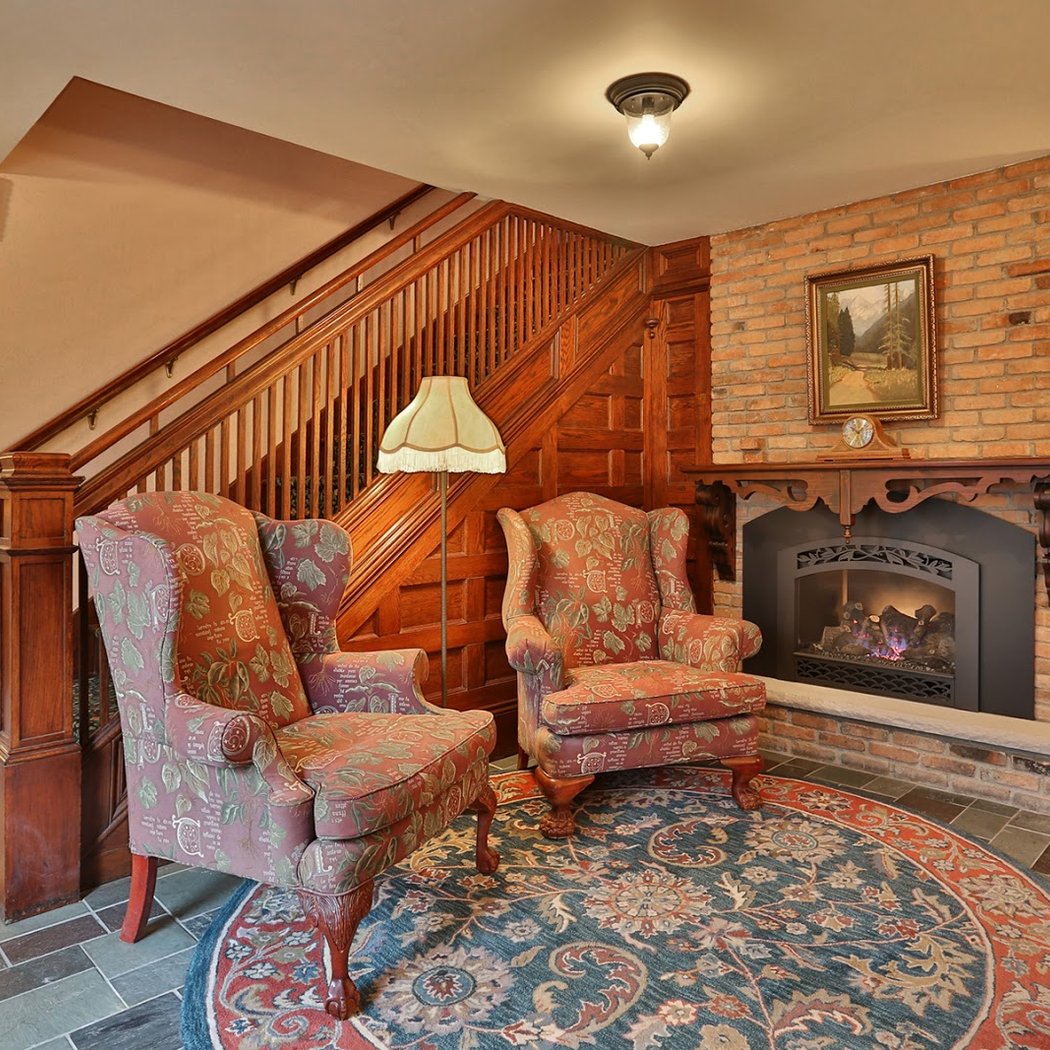 Stone Chalet Bed and Breakfast Inn and Event Center 3