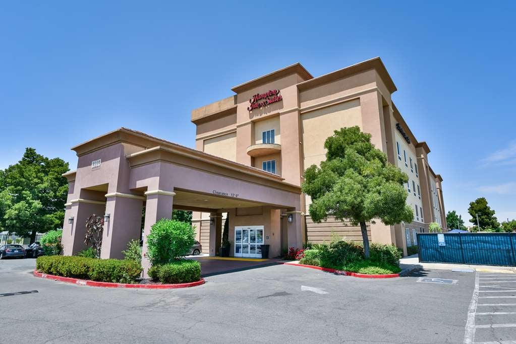 Hampton Inn & Suites Pittsburg 1